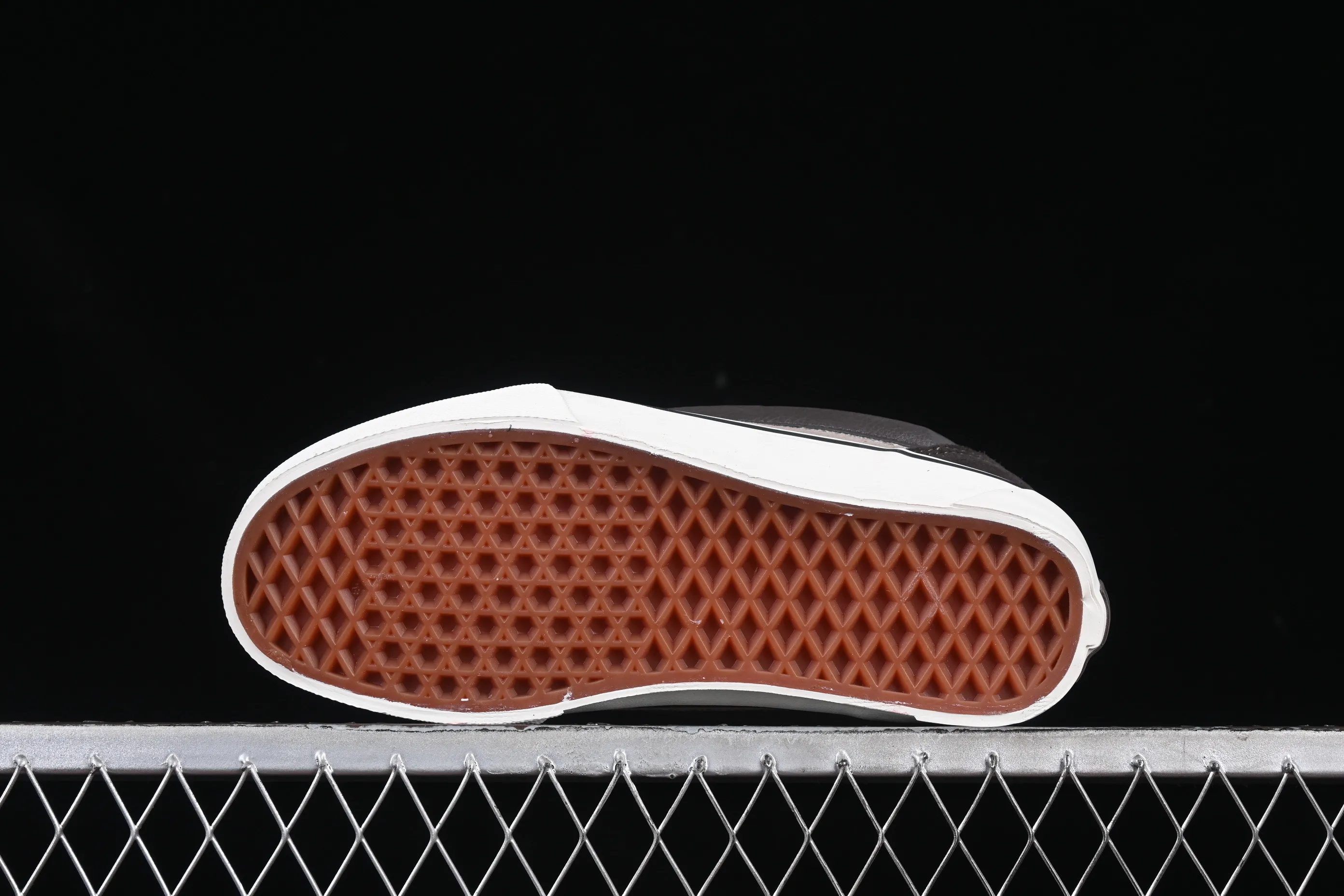 All categories Vans Vans series Vans Low Vans low-top Vans Knu Skool Vans low-top retro casual fat bread shoes VN0009QC2LN